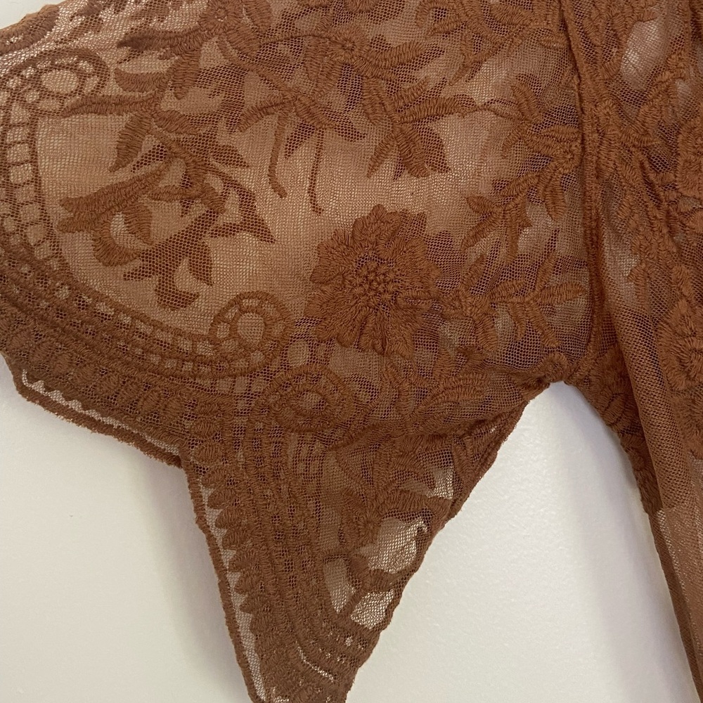 Beautiful one size fits all swim coverup!